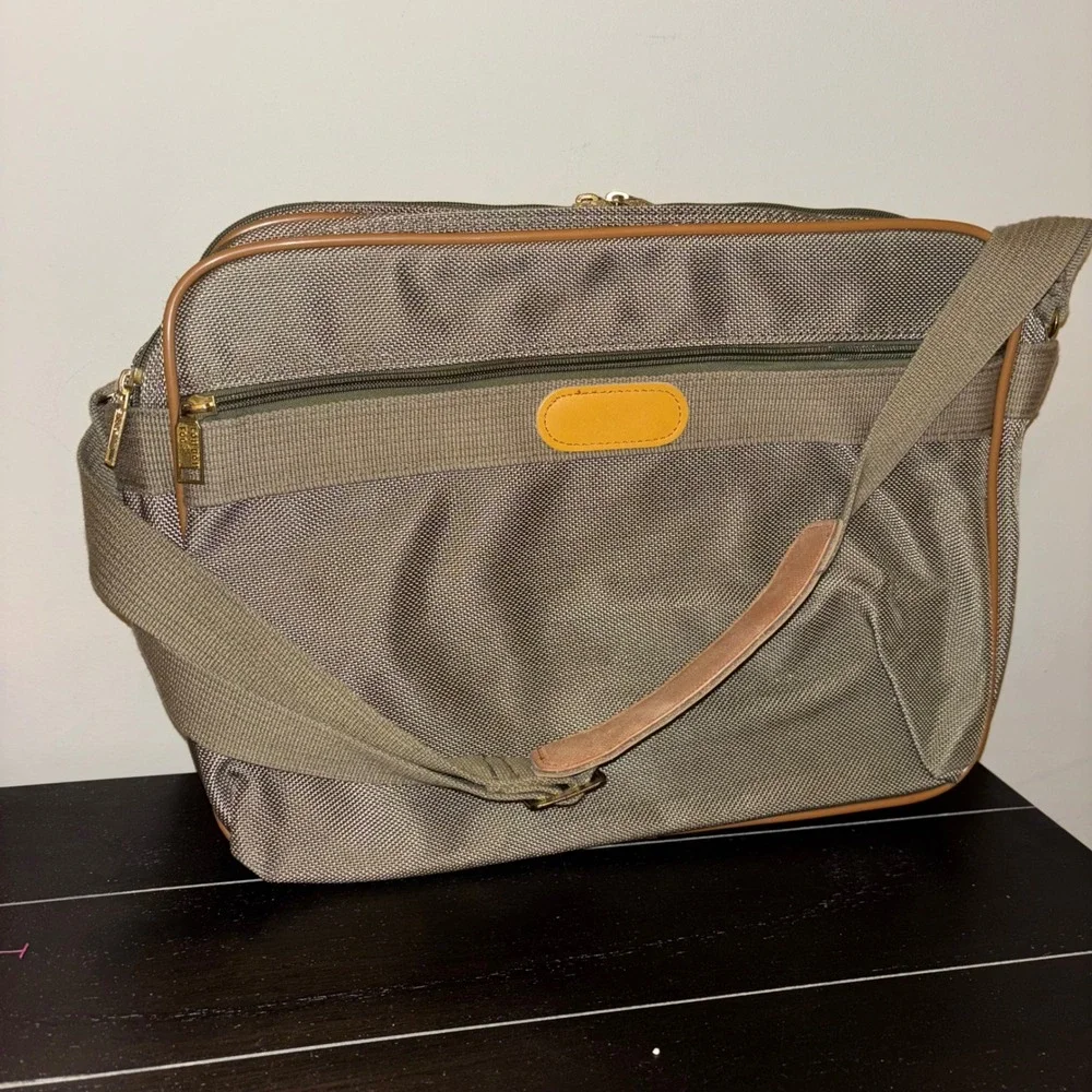 London Fog | Travel Bag Carry On Messenger Bag Khaki Tan Canvas Leather‎ Trim